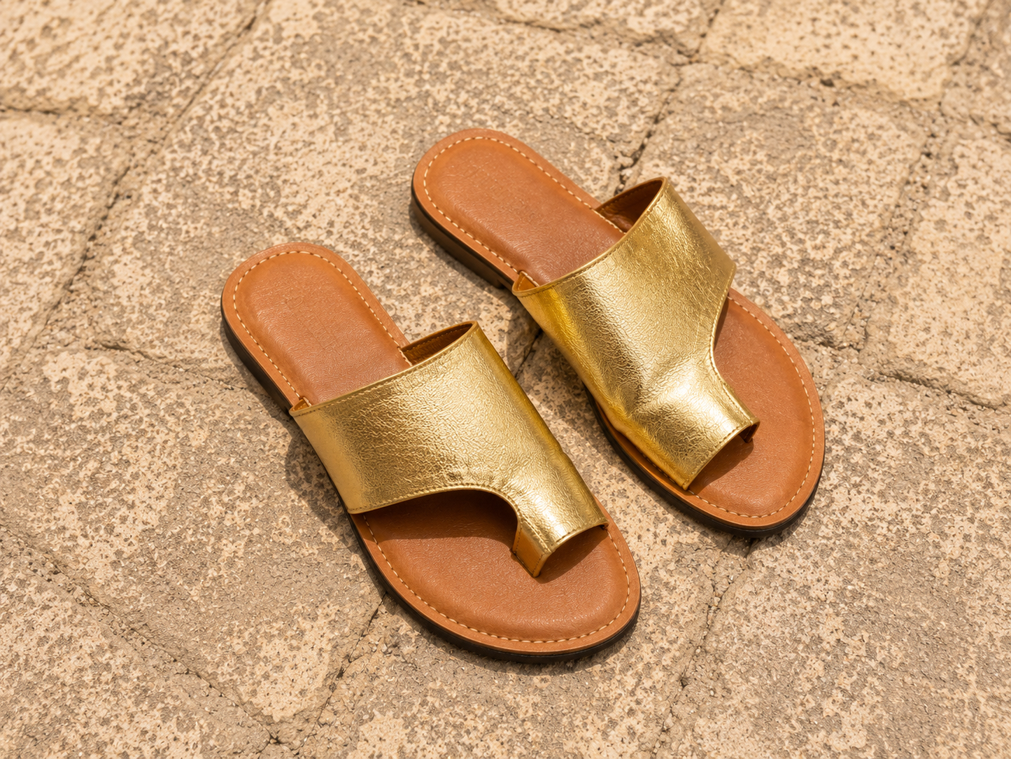 Sandales en cuir dore